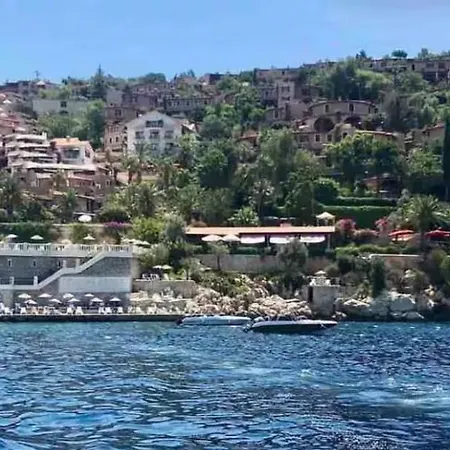 Vila Olive Garden, Clubpatara